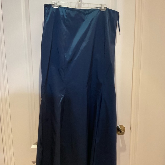 Gorgeous floor length mermaid gala skirt - Picture 1 of 2
